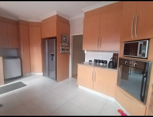 3 BEDROOM TOWNHOUSE FOR SALE IN THREE RIVERS PROPER